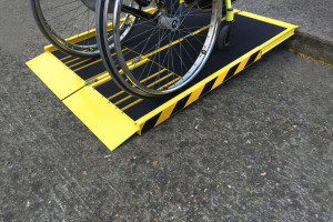Les rampes amovibles comme solution d'accessibilité pour les personnes en fauteuil