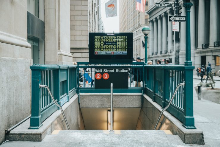 Entrée de métro à New York avec escaliers