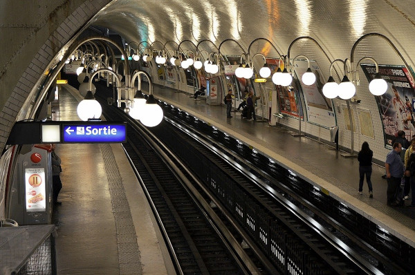 Un quai du métro parisien