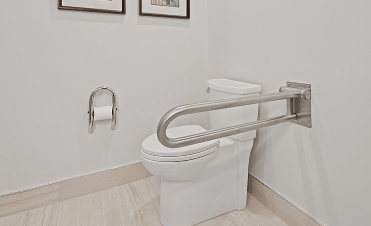 Toilettes PMR : réussissez l’accessibilité des sanitaires au sein de votre ERP